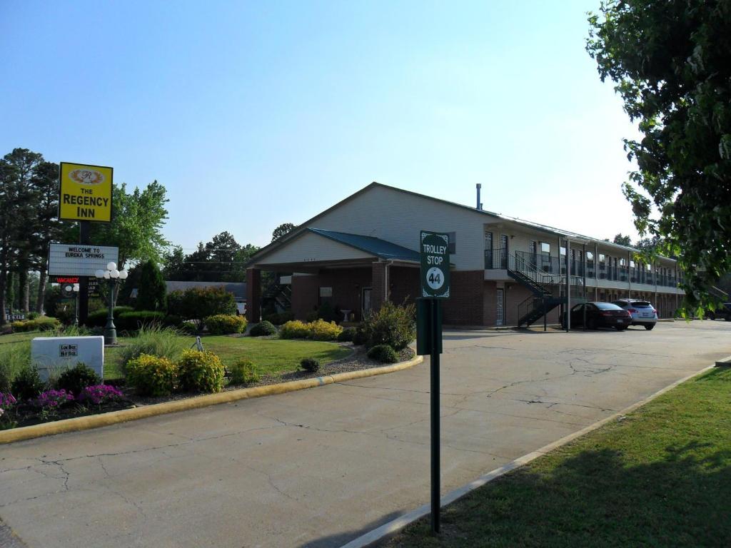 Regency Inn ユリーカ・スプリングス エクステリア 写真