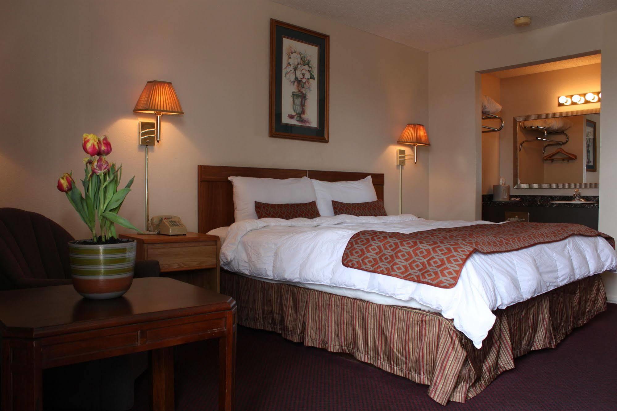 Regency Inn ユリーカ・スプリングス エクステリア 写真